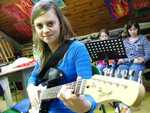 Brigita Klementová, kytaristka orchestru